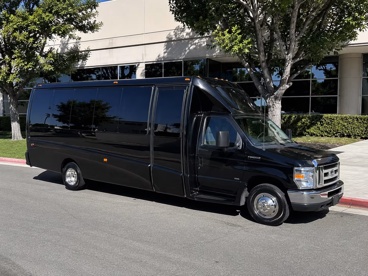 Pembroke Pines Birthday, Sweet 16, & Quinceañera Transportation party bus exterior