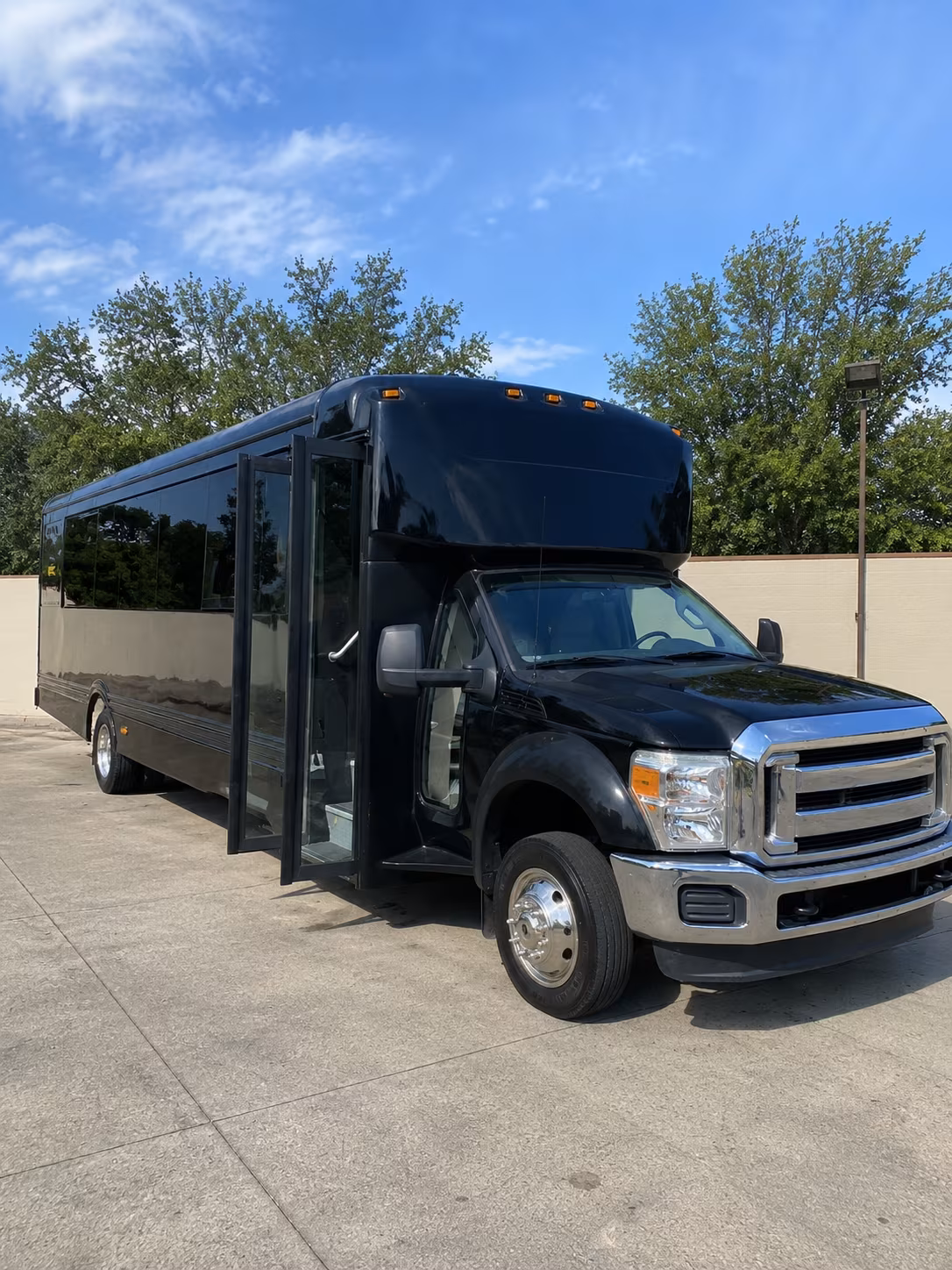 Pembroke Pines Winery Tour & Pub Crawl Transportation party bus exterior